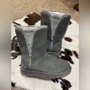 UGG Classic Zip Sequin Boot, size 8
